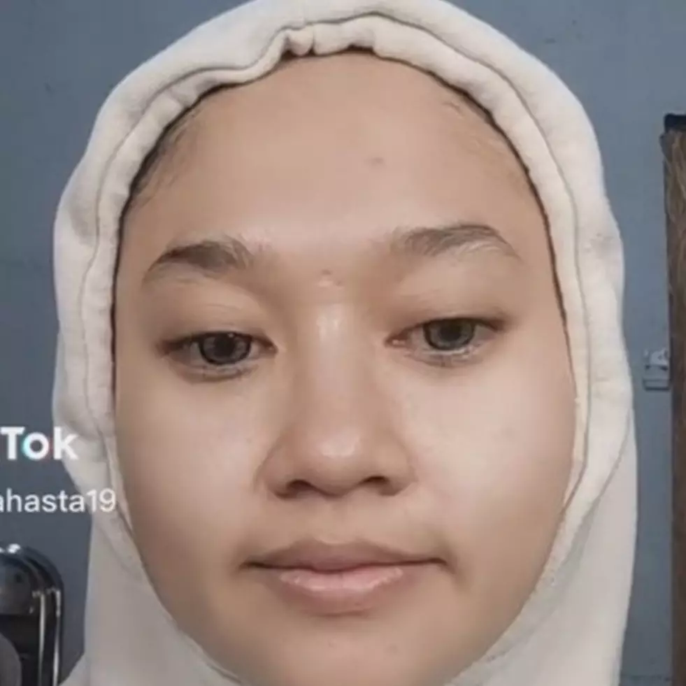 Begini jadinya jika MUA menikah tapi makeup sendiri, hasilnya tetap bikin pangling bak boneka hidup