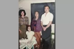 Bocah polos ini dulu Ratu FTV kini makin anggun usai jadi istri polisi, intip 11 potret terbarunya