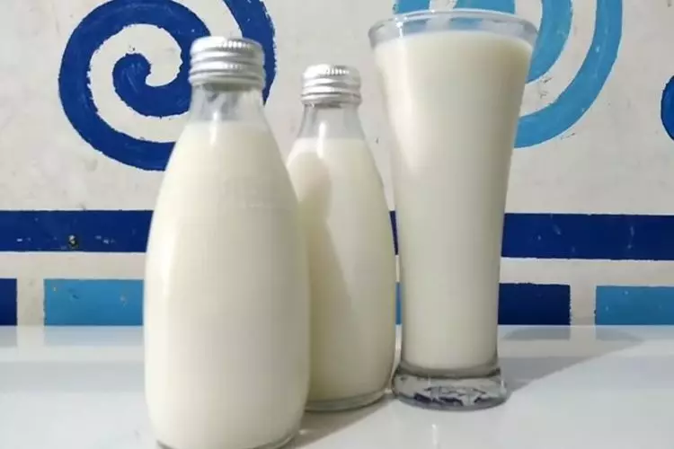 Tanpa bahan tambahan, ini cara menyimpan susu sapi murni agar awet hingga seminggu