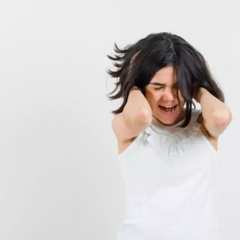 7 Cara mengatasi kulit kepala gatal dengan bahan alami, rambut jadi lebih sehat