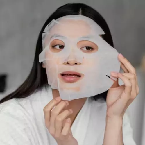 9 Rekomendasi sheet mask untuk kulit berminyak dan berjerawat, harga mulai Rp 15 ribu
