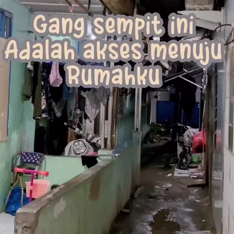 Intip 9 potret rumah dalam gang sempit yang estetik, area teras mirip coffe shop
