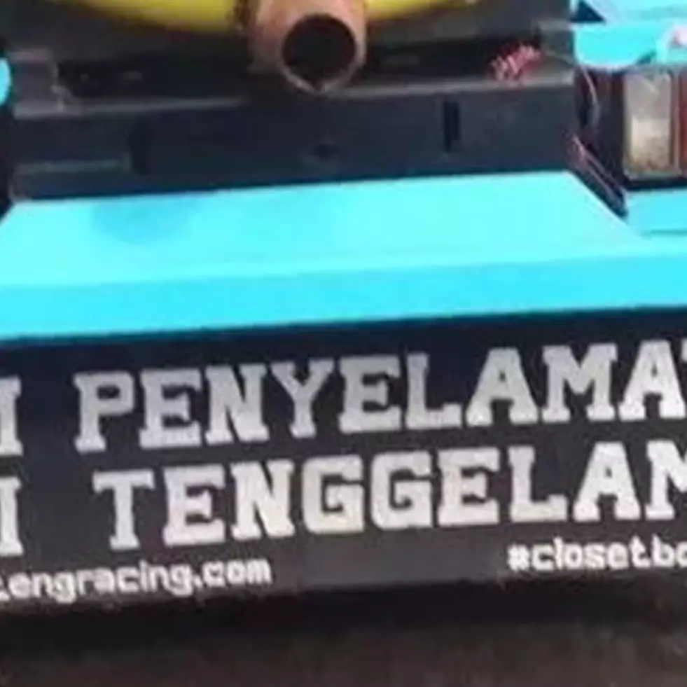 11 Tulisan lucu di belakang truk sedot WC ini bikin yang lihat senyum lebar