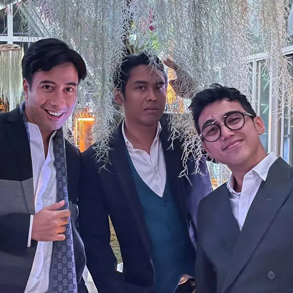 11 Momen pernikahan adik Vidi Aldiano di Thailand, kehadiran orang tua jadi sorotan