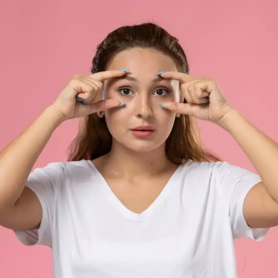 Trik mencerahkan kantung mata gelap, cukup gunakan 2 bahan dapur