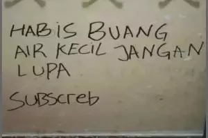 Bacanya bikin terkekeh, 13 tulisan nyeleneh di tembok ini kocaknya nggak habis pikir