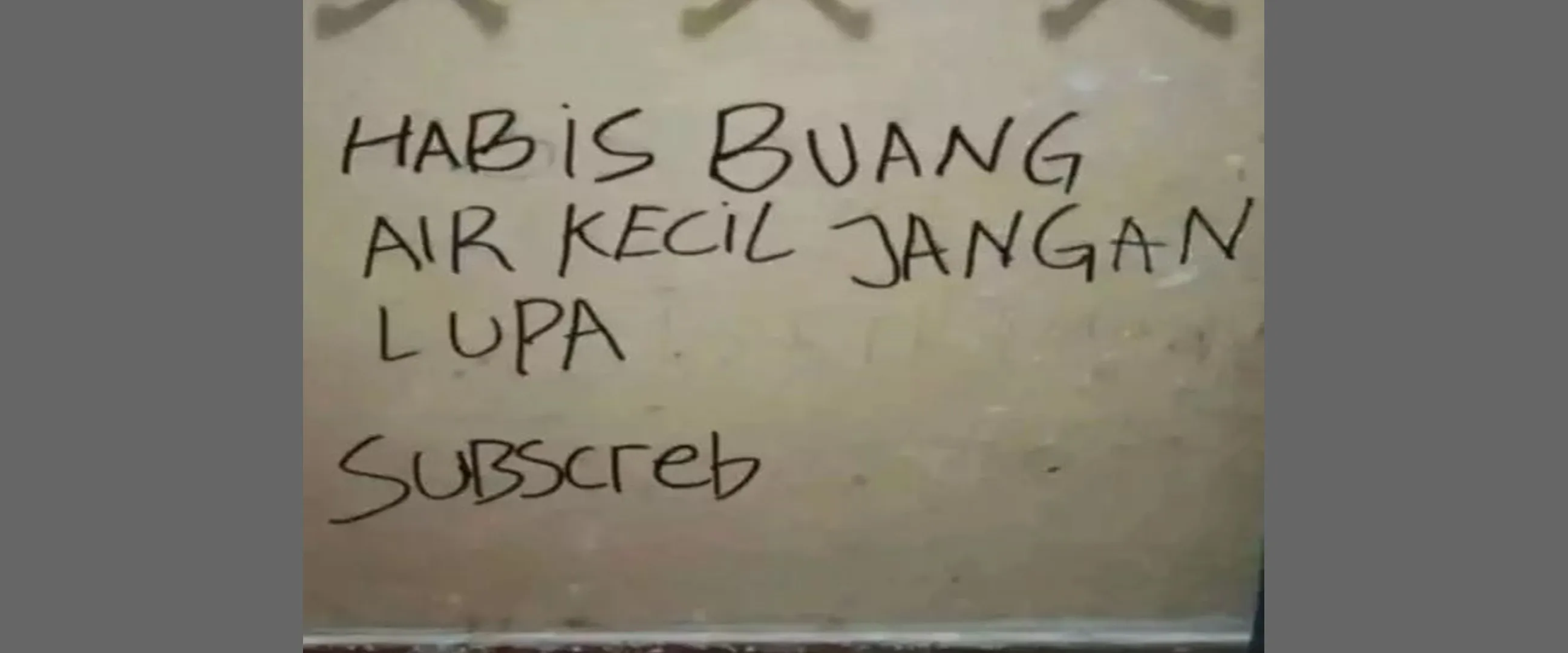 Bacanya bikin terkekeh, 13 tulisan nyeleneh di tembok ini kocaknya nggak habis pikir