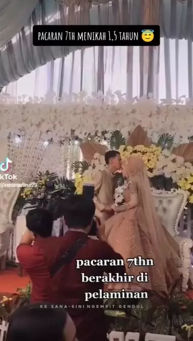 Pacaran 7 tahun lalu cerai setelah 1,5 tahun menikah Berbagai sumber Pacaran 7 tahun lalu cerai setelah 1,5 tahun menikah Berbagai sumber