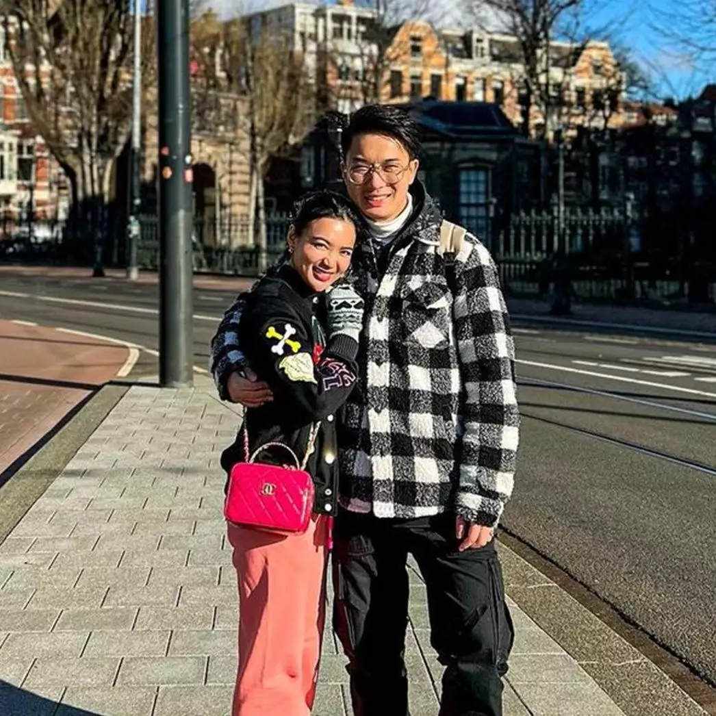 Pamer cincin tunangan, intip 7 momen Wika Salim dilamar kekasih di depan Menara Eiffel