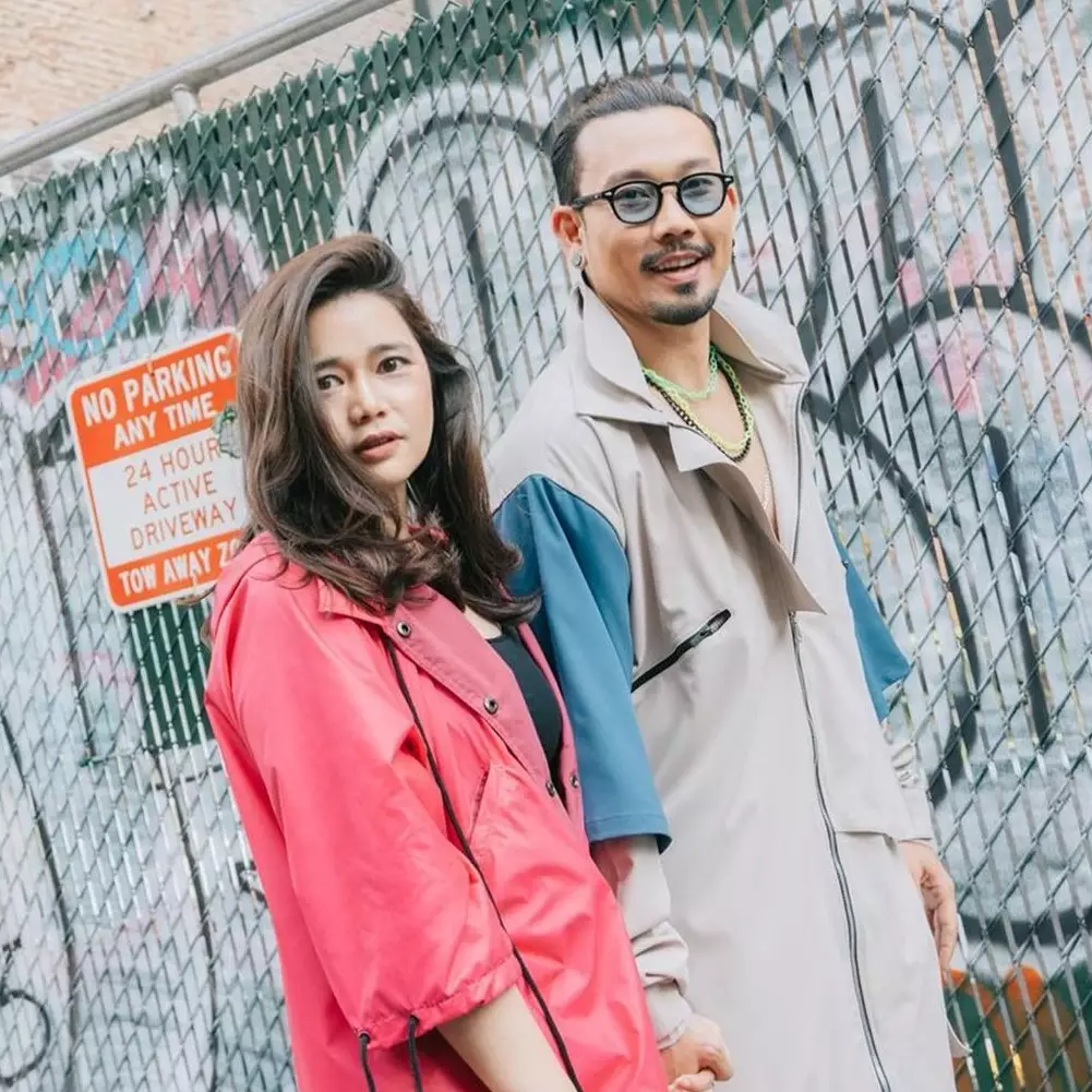 Makan sepiring berdua dengan karyawan, sikap istri Denny Sumargo banjir pujian