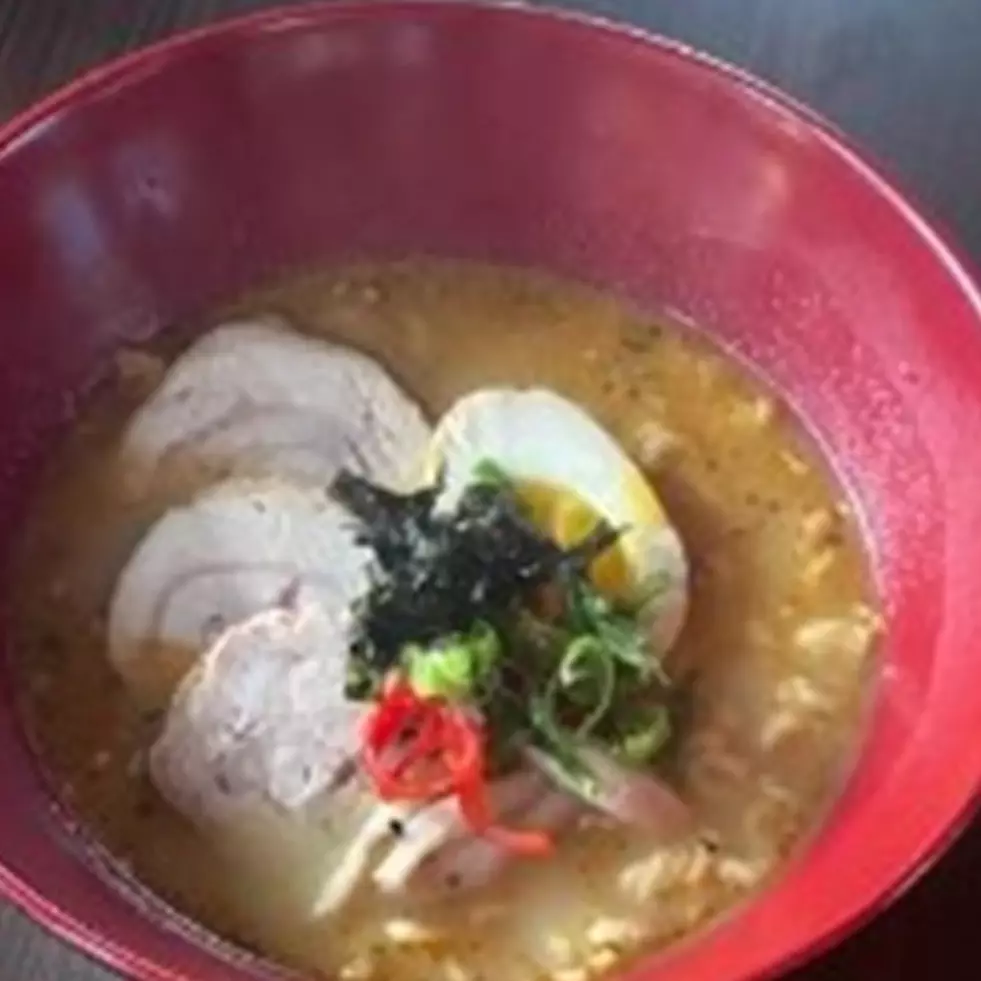 Trik seruput ramen ala orang Jepang, tarikan kencang &amp; bunyi "slurrpp" pujian nikmat bagi chef