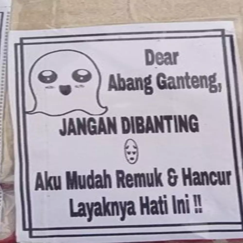13 Tulisan lucu 'jangan dibanting' di paket ini nyelenehnya bikin ngedumel sendiri