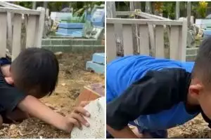 Rindu usai 2 minggu ditinggal ibunda, momen pilu bocah tertunduk sedih di depan makam ini bikin nyesek
