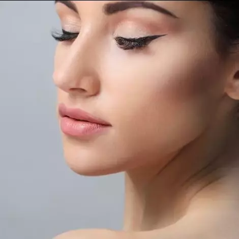 Tak perlu repot beli, 1 alat dapur ini bisa dijadikan solusi jika kamu nggak punya eyeliner