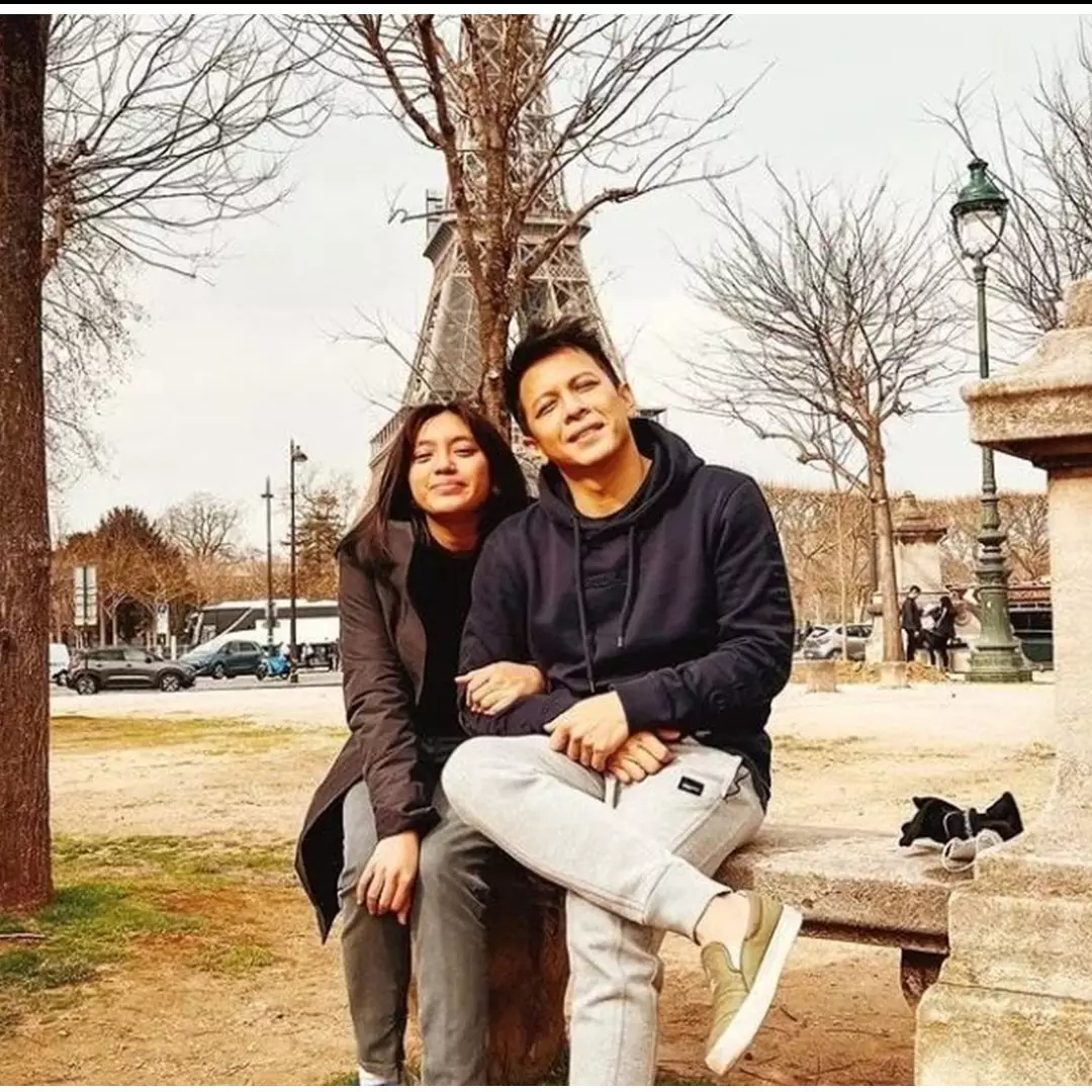 Kini akrab bak kakak adik, intip 11 momen Ariel Noah momong Alleia waktu kecil