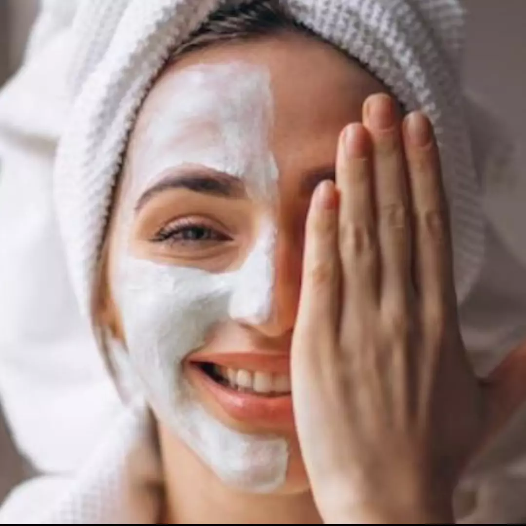 Atasi belang dan kusam, begini trik memutihkan wajah pakai masker dari 2 jenis buah