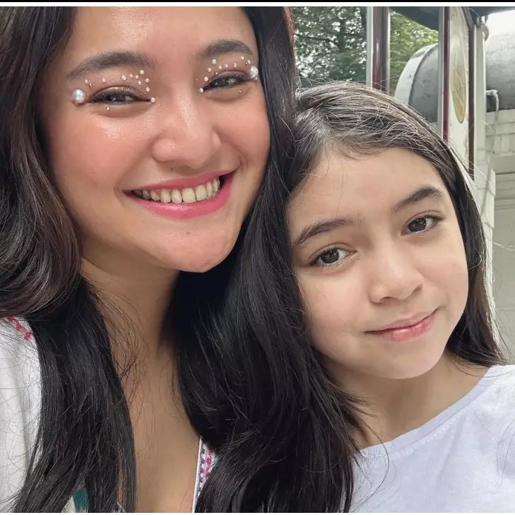 Usia 10 tahun gayanya bak ABG, ini 11 potret modis Sienna anak Marshanda di keseharian