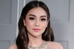 Tampil totalitas di sinetron religi, tak banyak yang tahu 9 seleb ini ternyata non muslim