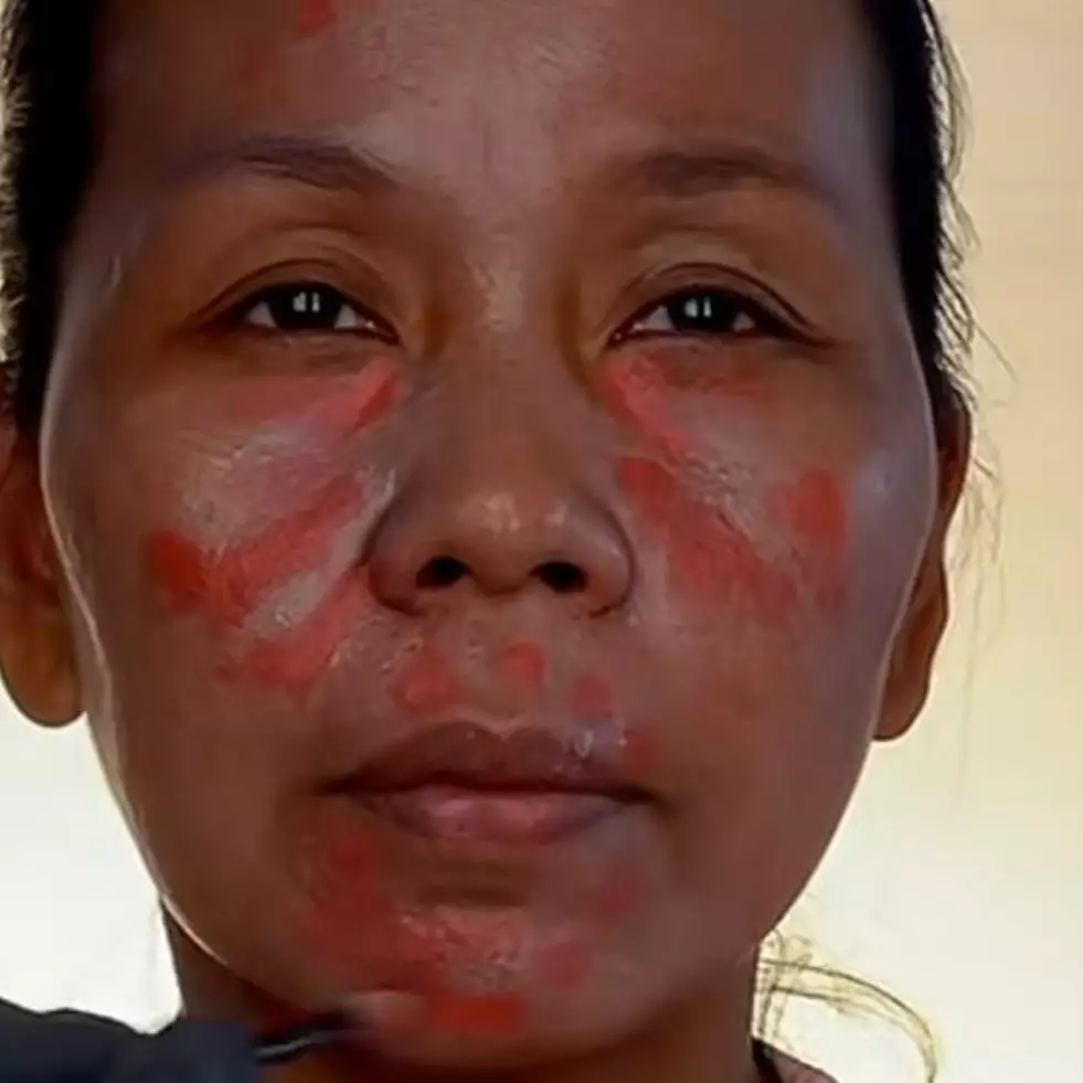 Transformasi ibu penjual sayur dirias MUA jadi glow up, hasilnya bikin melongo