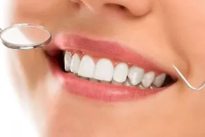 Hanya 3 menit, ini trik memutihkan gigi agar tampak cerah bersinar pakai 2 bahan dapur