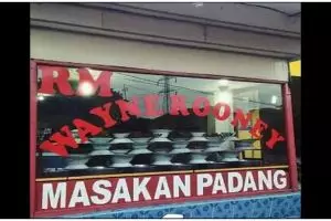 Cara kreatif agar laku, 13 spanduk lucu pakai nama tokoh terkenal ini tulisannya bikin baca 2 kali