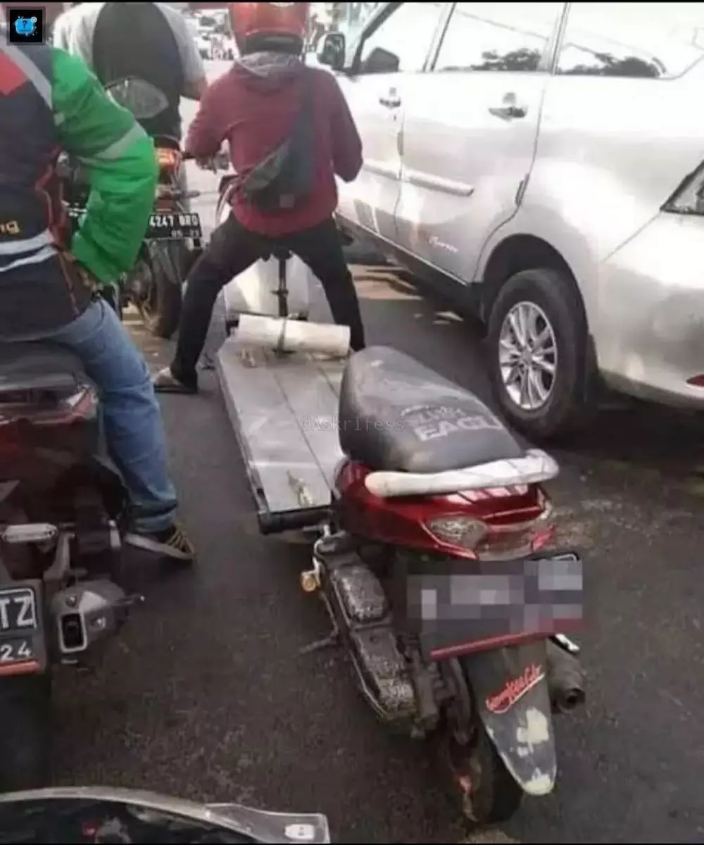 potret orang bawa kendaraan ini jadi bukti tiap orang punya talenta tersembunyi © berbagai sumber