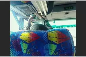 Nyeleneh abis, 13 potret lucu orang dalam bus ini penampakannya bikin geleng kepala