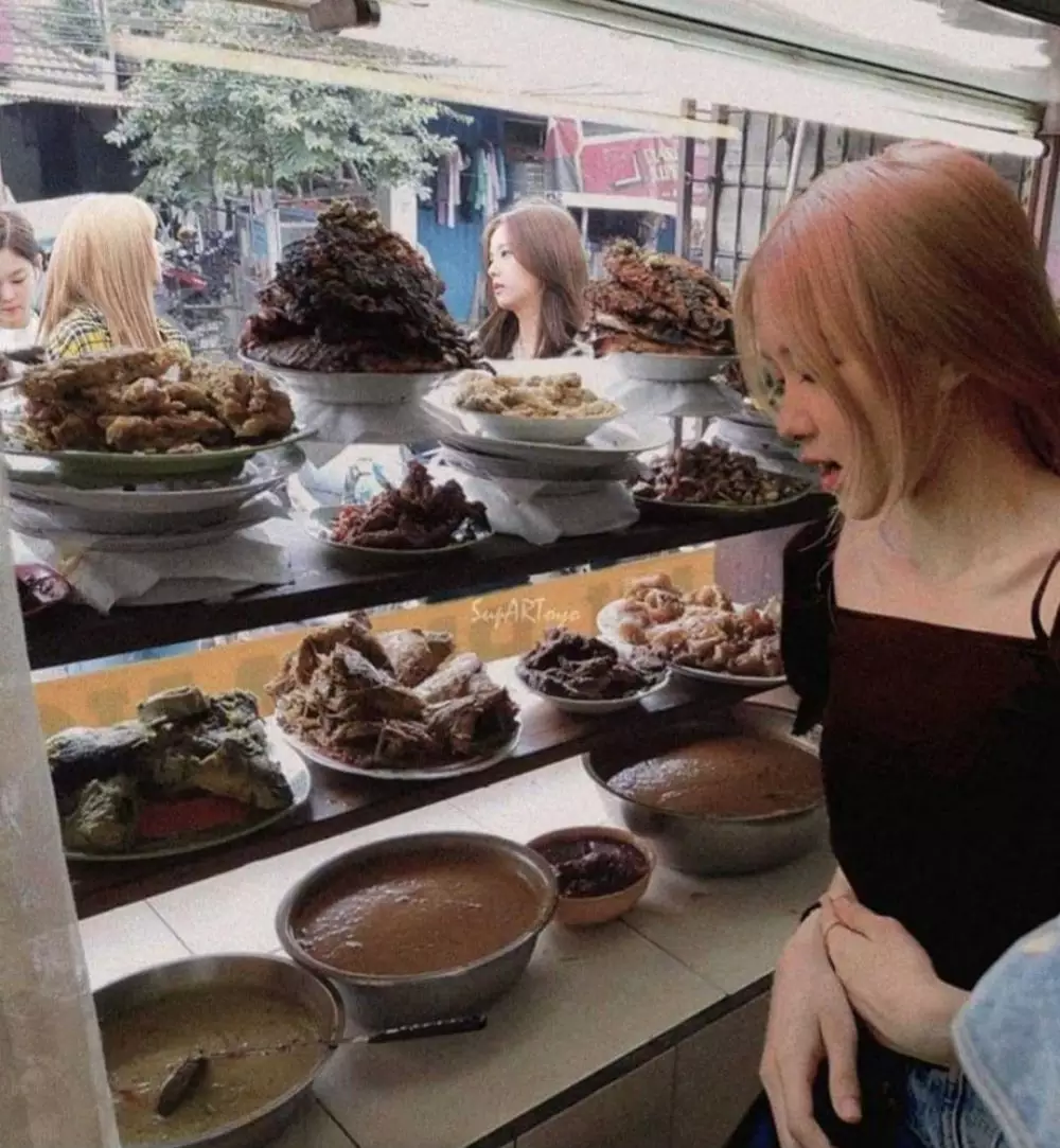 editan foto lucu member BLACKPINK cobain jajanan Indonesia ini viral dan bikin senyum-senyum © berbagai sumber editan foto lucu member BLACKPINK cobain jajanan Indonesia ini viral dan bikin senyum-senyum © berbagai sumber