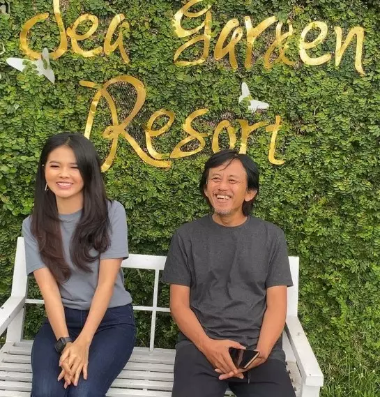 potret mesra Kang Mus dengan istri © Instagram