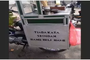 11 Tulisan nyeleneh di gerobak sepeda motor ini bacanya bikin cengar-cengir