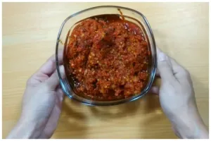 Cara jitu bikin sambal merah serbaguna ala rumah makan padang agar tak pahit dan awet hingga 1 minggu