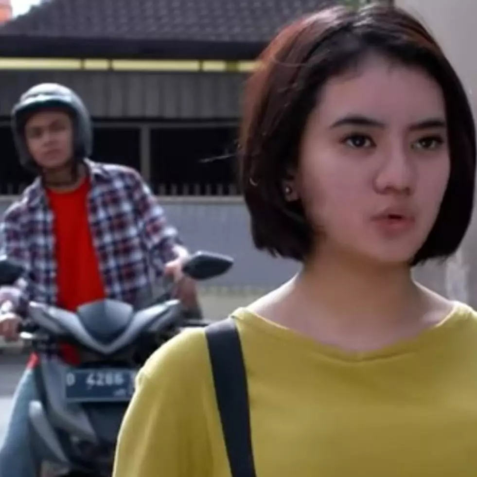 Aisyah anak Kang Murad di Preman Pensiun biasa tampil tomboi, ini 9 potret anggunnya saat berjilbab