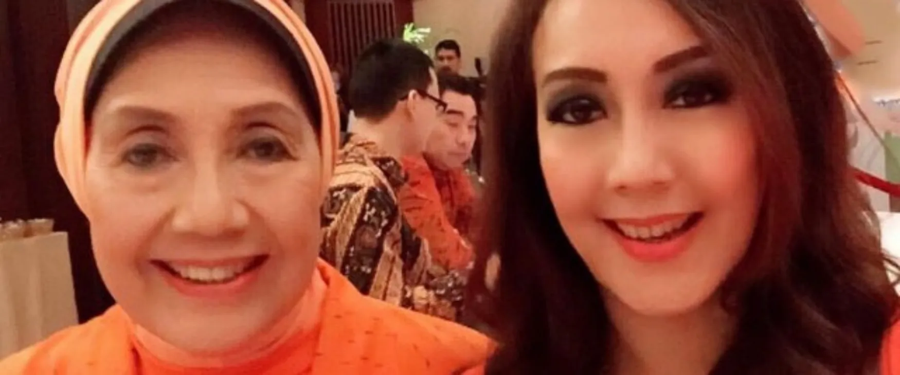 9 Potret kenangan Nani Wijaya dengan Cahya kamila yang wajahnya plek ketiplek sang ibu saat muda