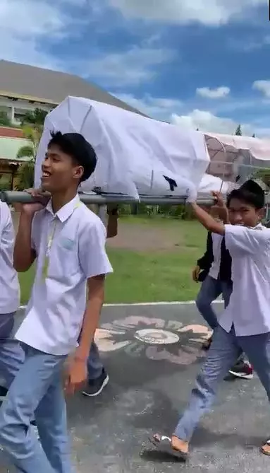 Ujian praktek agama jenazah ngevlog TikTok Ujian praktek agama jenazah ngevlog TikTok