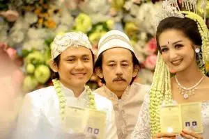 Tak ikuti jejak ayah, intip 6 potret Rizal anak Epy Kusnandar yang pilih jadi dosen