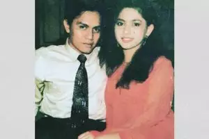 Model wanita pose bareng Gusti Randa ini sudah 30 tahun eksis di sinetron, intip 11 transformasinya