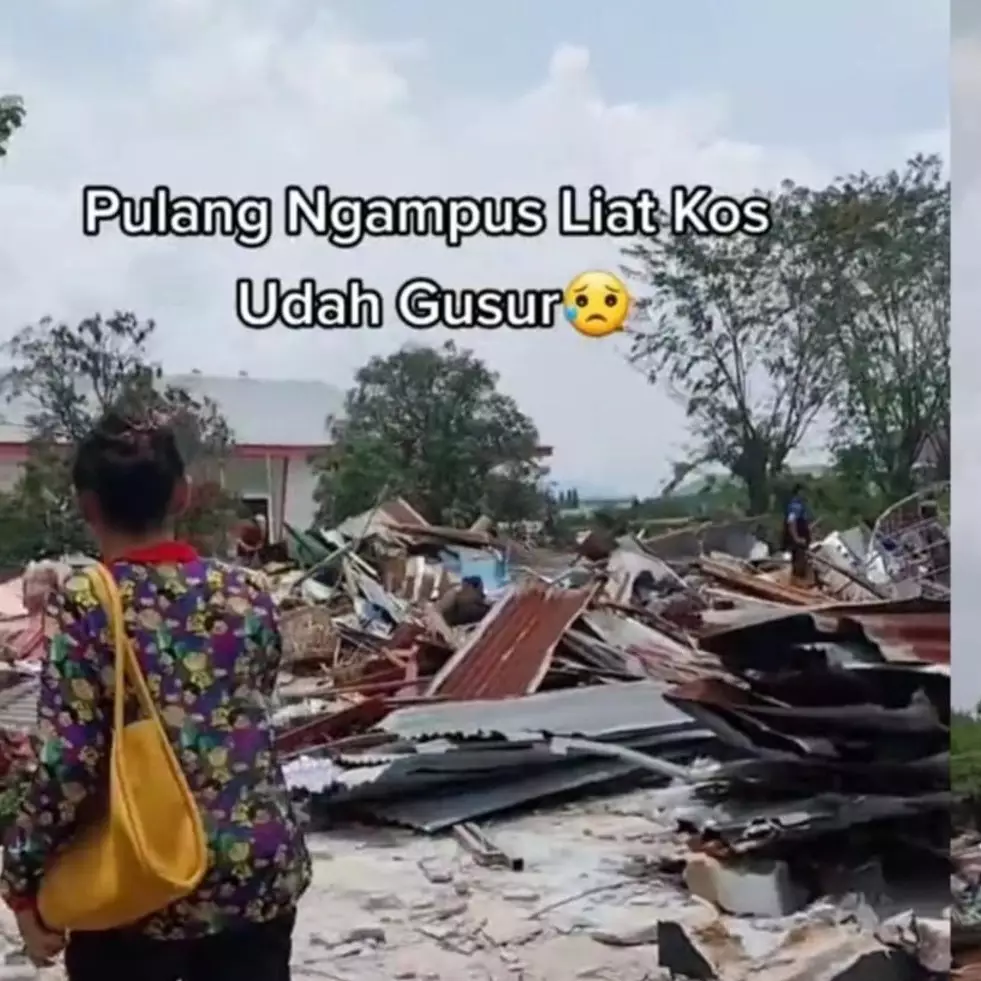 Pulang kuliah dikira bisa istirahat, momen haru mahasiswa tak tahu kosan kena gusur ini bikin terenyuh