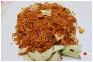 Trik atasi nasi goreng yang sudah mengering, jadi lebih lembut dan bisa dimakan lagi
