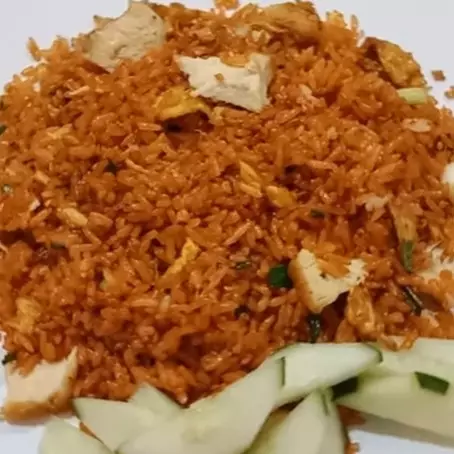 Trik atasi nasi goreng yang sudah mengering, jadi lebih lembut dan bisa dimakan lagi