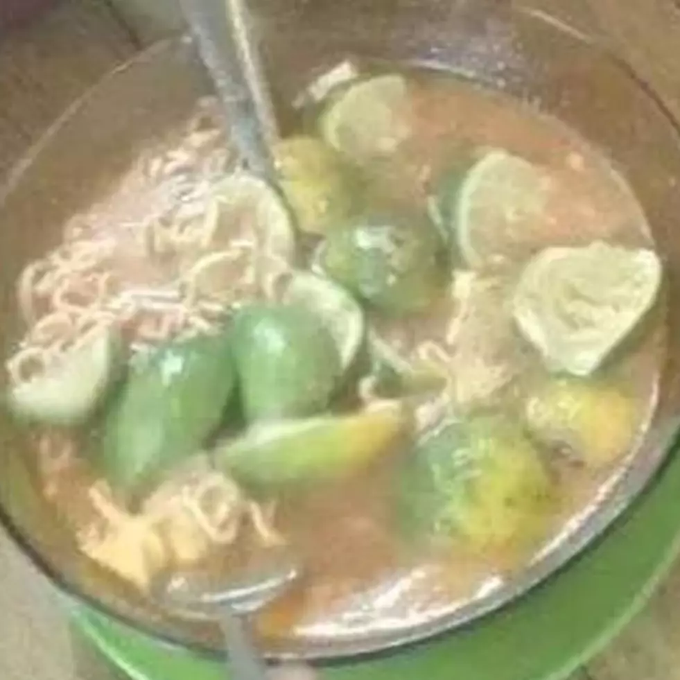 11 Potret nyeleneh buah dijadikan toping makanan ini bukan nikmat malah bikin nggak nafsu makan