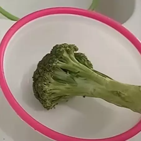Bukan pakai tisu, ini trik jitu menyimpan brokoli agar tak kering dan menguning hingga 1 minggu