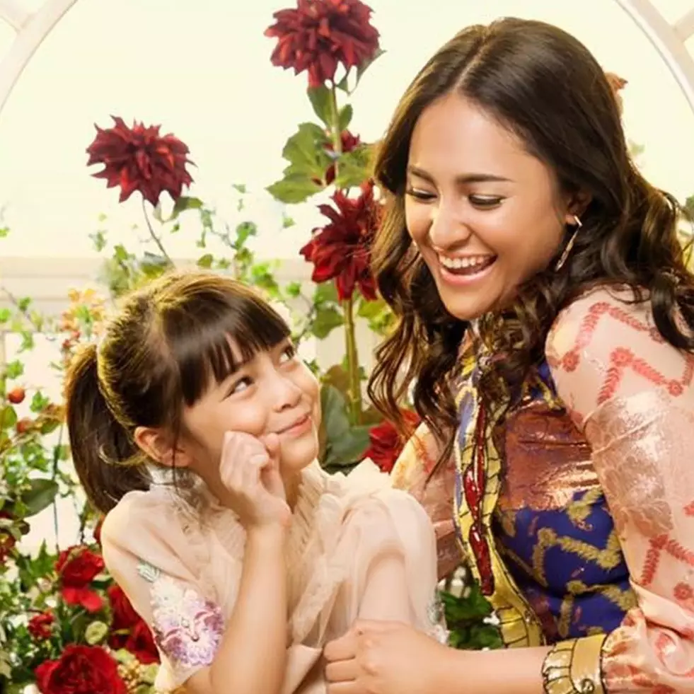 Kompak bak kakak-adik, intip 9 gaya pemotretan Marshanda dan Sienna Kasyafani dalam berbagai tema