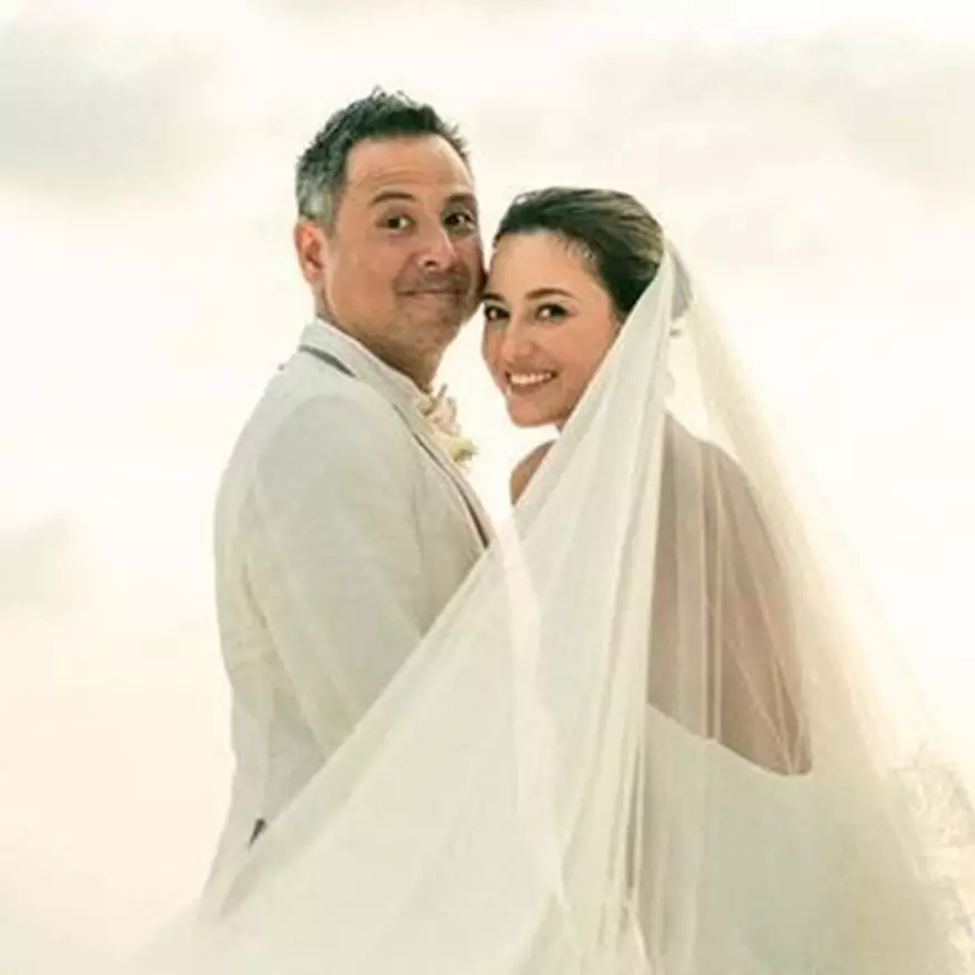 Umumkan kehamilan anak pertama, intip 5 potret Julie Estelle pamer baby bump