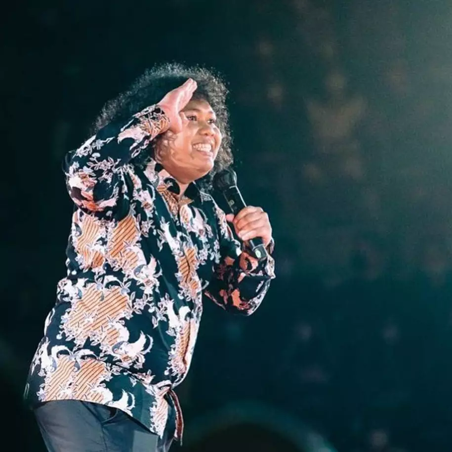 Ternyata sudah menikah, intip 5 momen pemberkatan Marshel Widianto dan istri yang baru diekspos