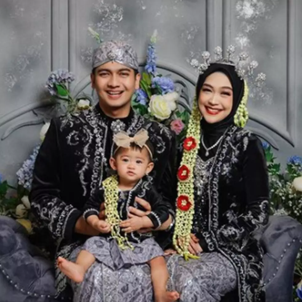 11 Momen tedak siten anak Ria Ricis, baby Moana sempat tertidur di tengah acara