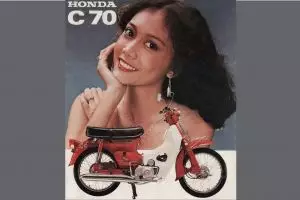 Cewek model iklan motor ini kini jadi sosialita, intip 11 potret terbarunya yang trendy abis