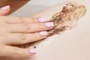 Trik atasi flek hitam dan kulit kusam pakai body scrub dari 3 bahan dapur