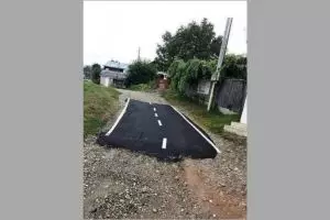 15 Potret orang saat bikin jalan ini ada aja kesalahannya, bikin melongo nggak habis pikir