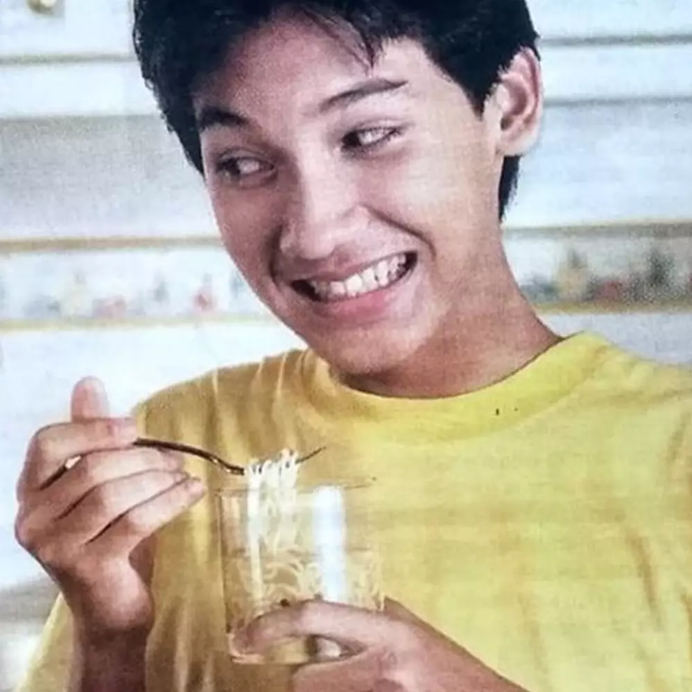 Remaja laki-laki di iklan mi instan era 2000-an sekarang jadi penjual soto, intip 11 transformasinya