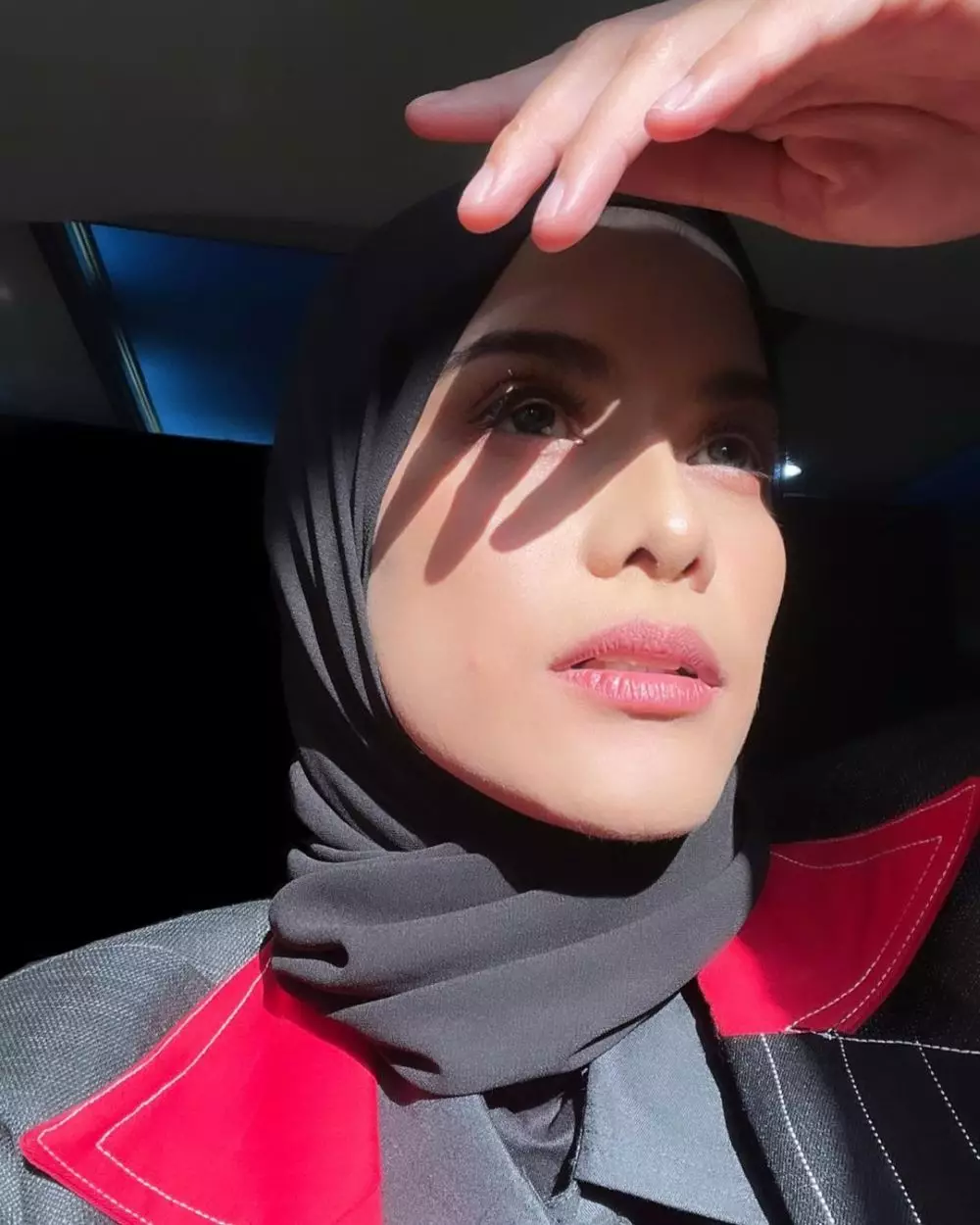 potret pemeran serena di preman pensiun anggun pakai hijab © berbagai sumber potret pemeran serena di preman pensiun anggun pakai hijab © berbagai sumber